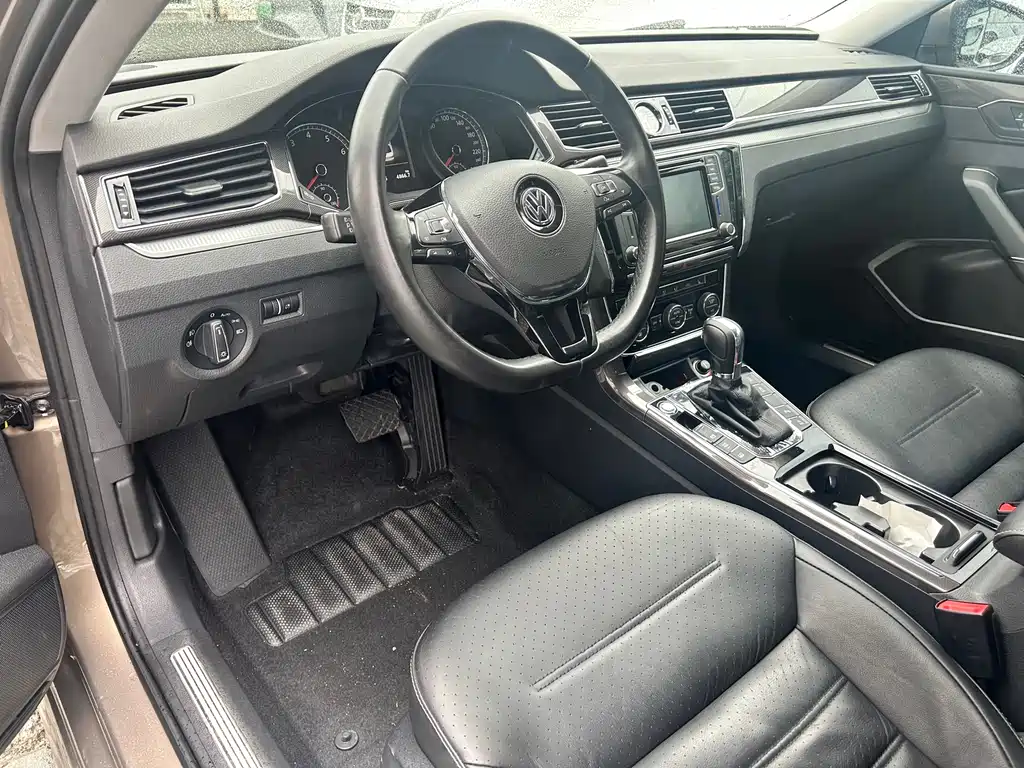 Volkswagen Passat 2018 — фото 10