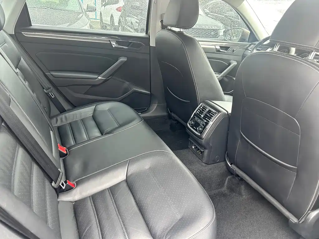 Volkswagen Passat 2018 — фото 13