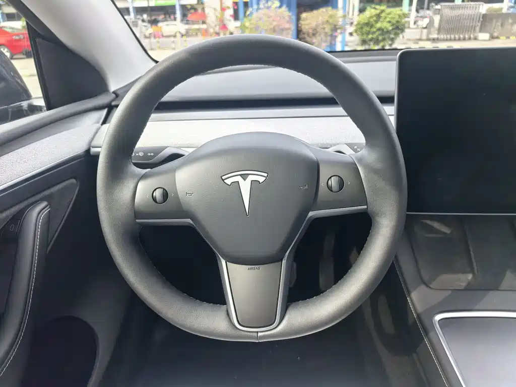 Tesla Model Y 2024 — фото 7