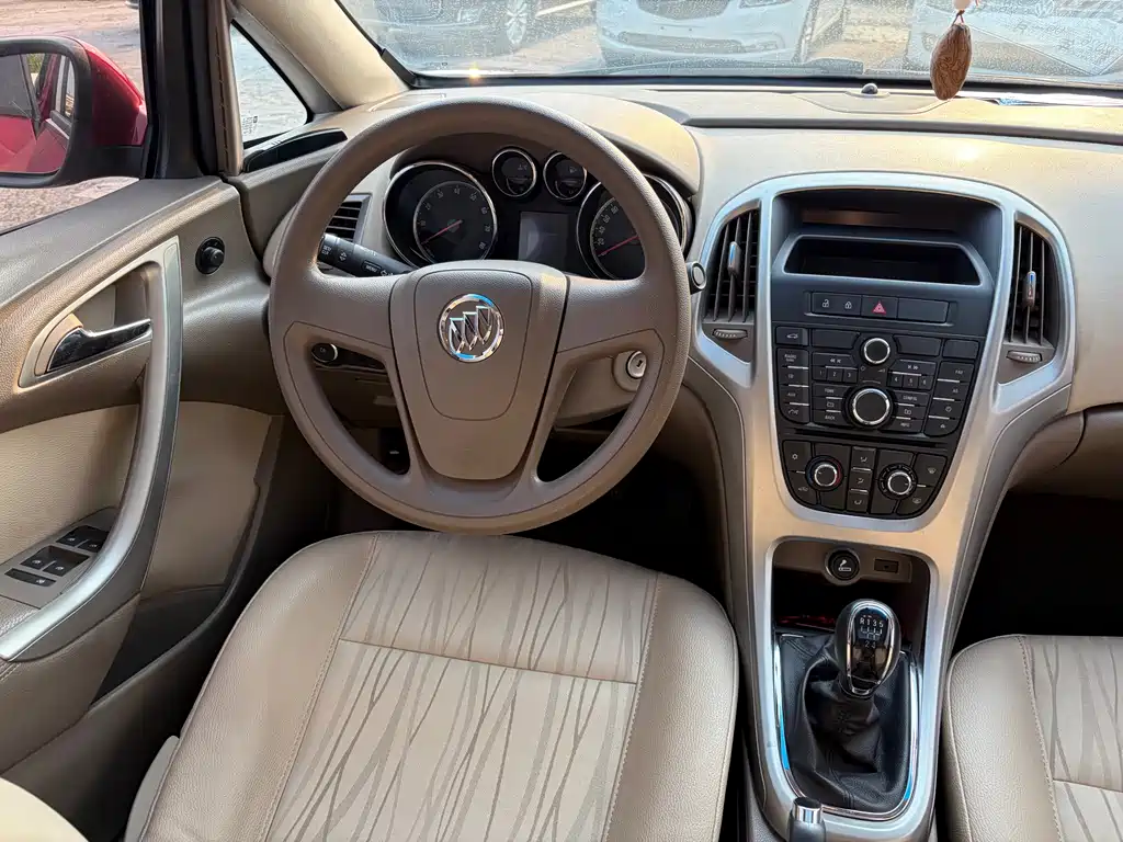 Buick Excelle 2014 — фото 11