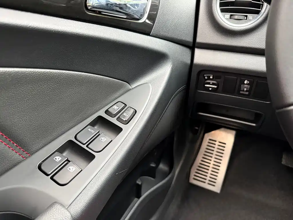 Changan Eado XT 2015 — фото 13