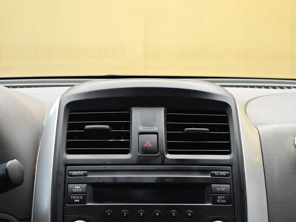 Nissan Sunny 2016 — фото 15
