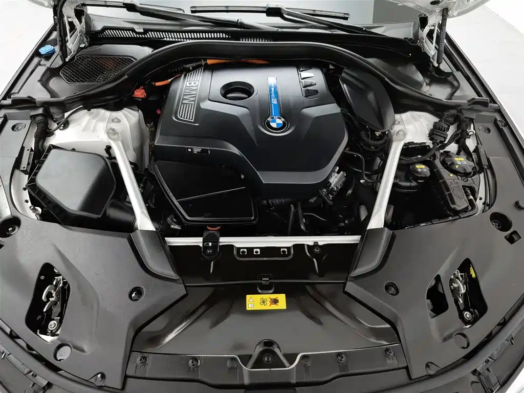 BMW 5 Series New Energy 2020 — фото 6
