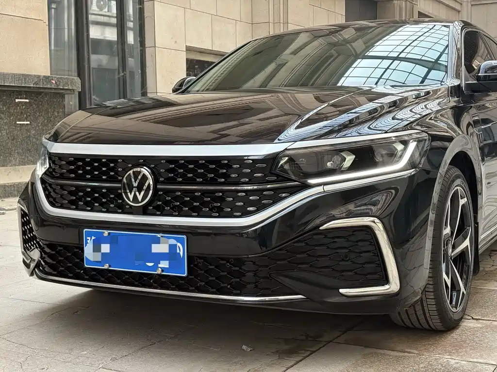 Volkswagen Passat 2023 — фото 3