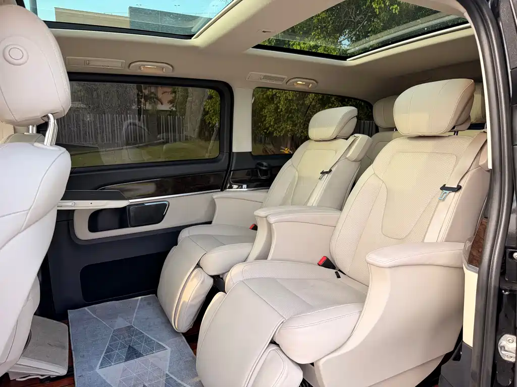 Mercedes-Benz V-Class 2019 — фото 17