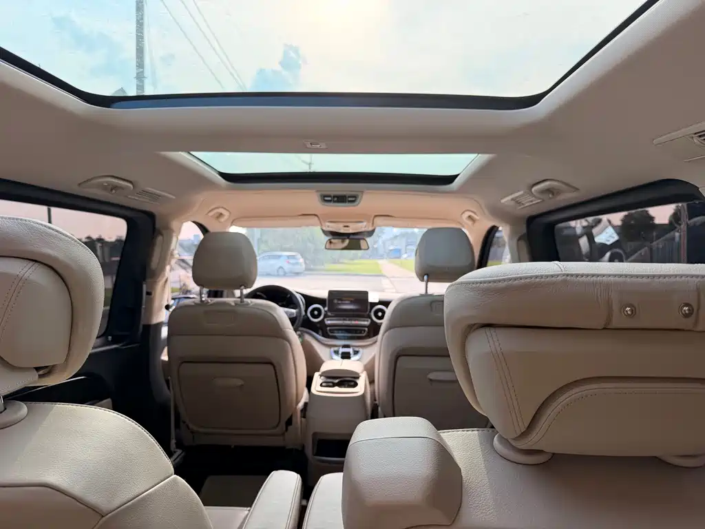 Mercedes-Benz V-Class 2019 — фото 27