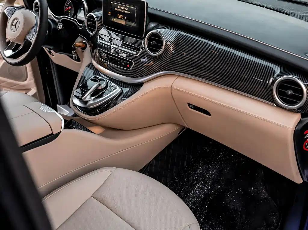 Mercedes-Benz V-Class 2019 — фото 16
