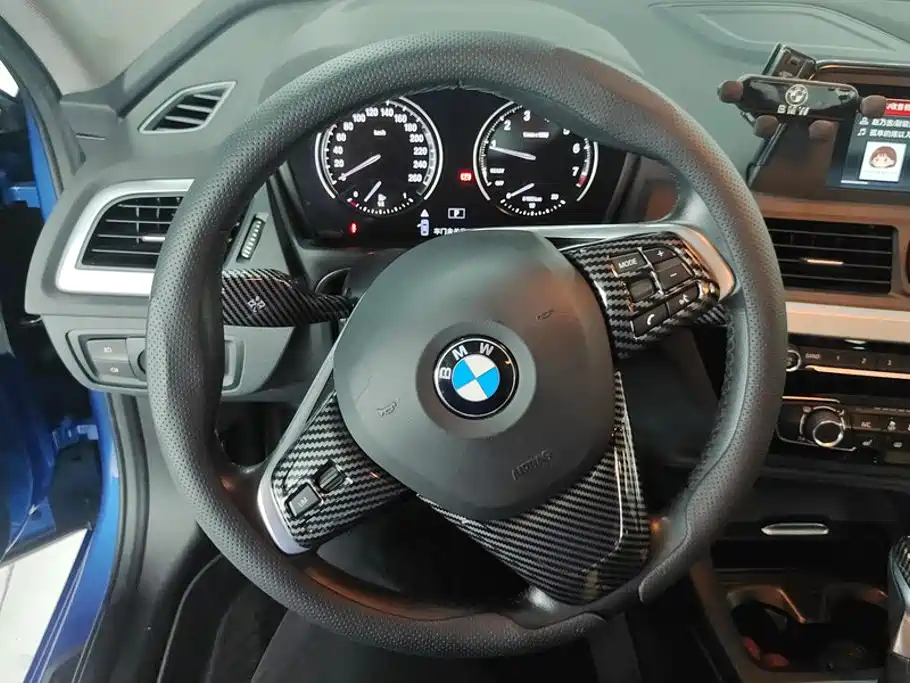 BMW 1 Series 2018 — фото 15
