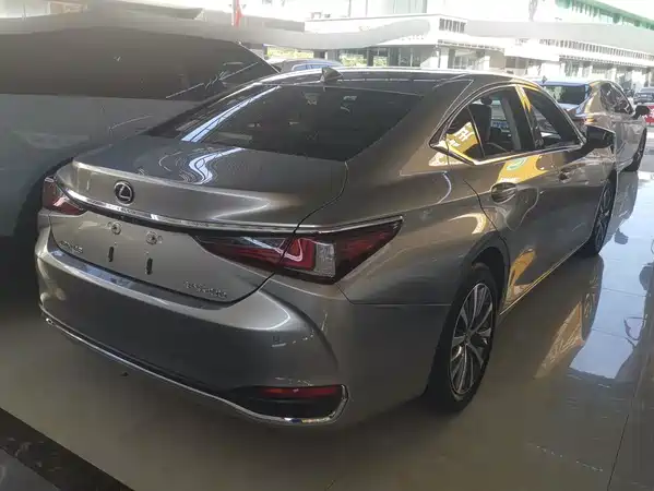 Lexus ES 2021