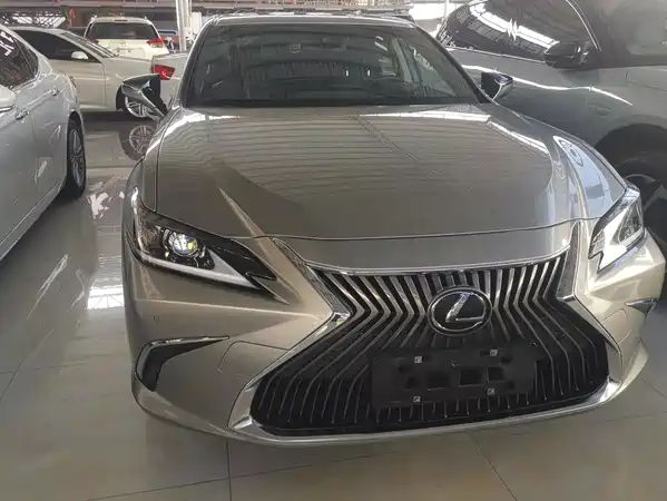 Lexus ES 2021