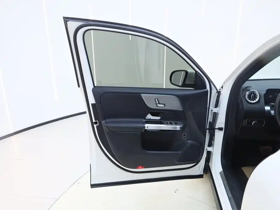 Mercedes-Benz GLB 2023 — фото 16