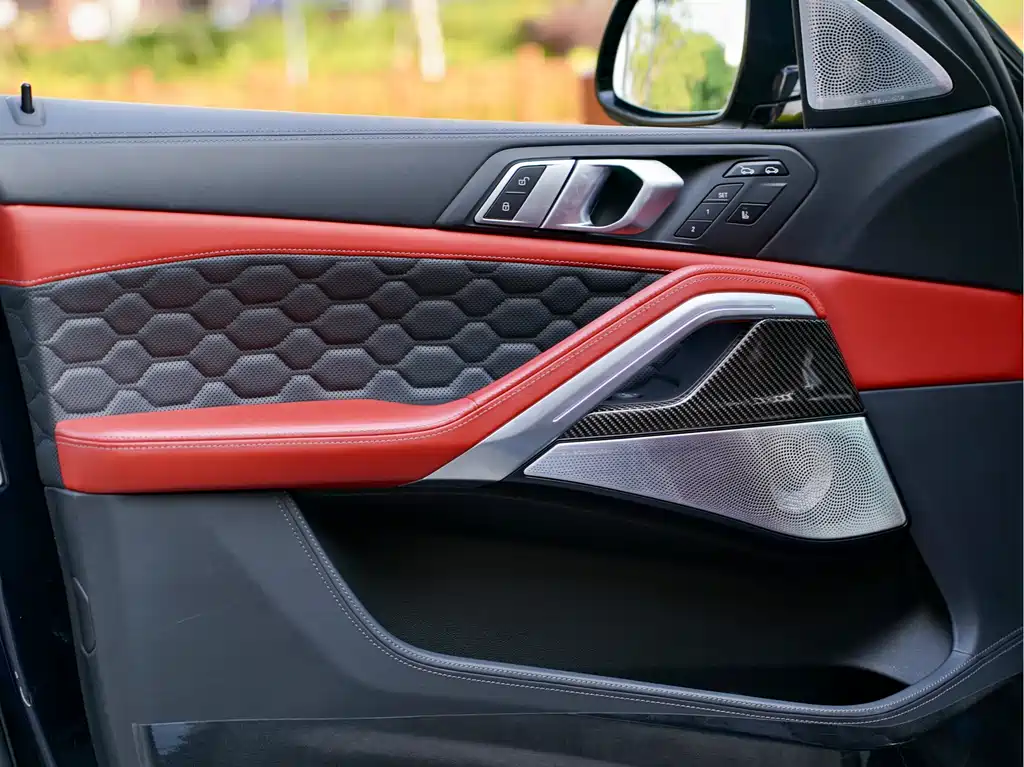 BMW X6 M 2022 — фото 10