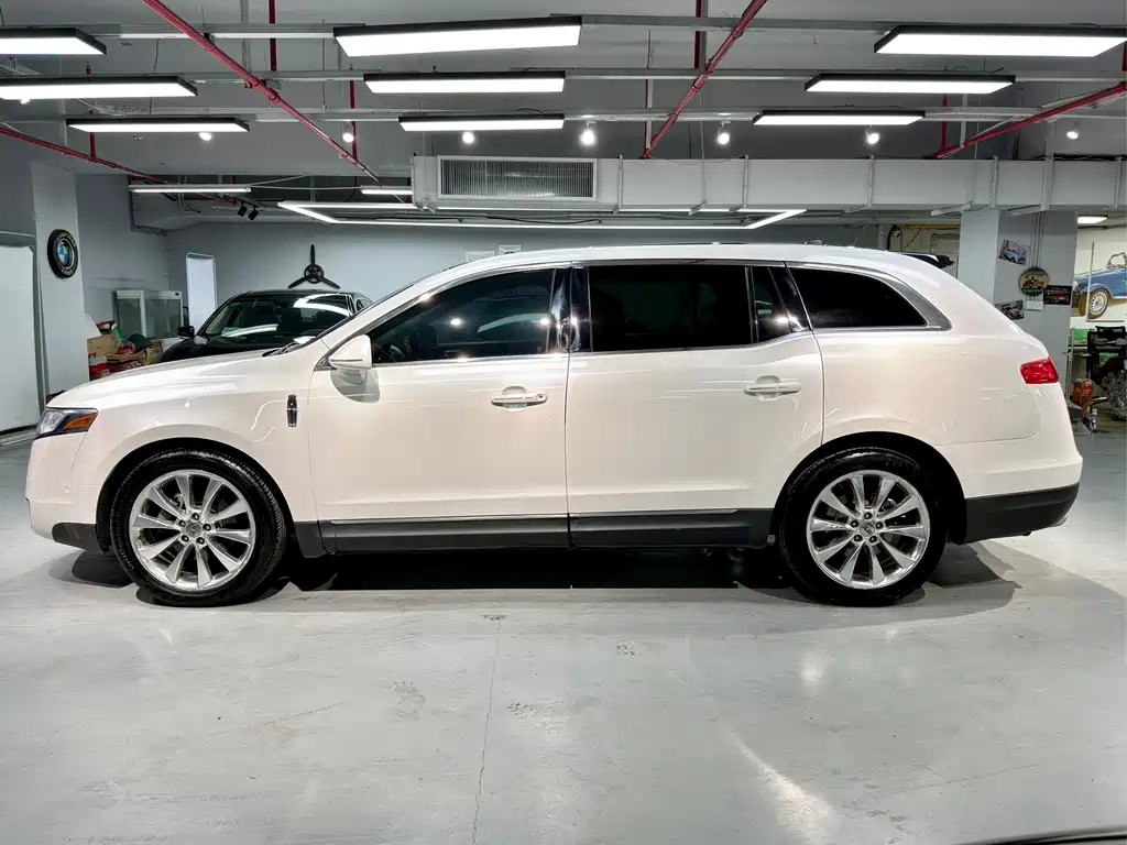 Lincoln MKT 2011 — фото 4
