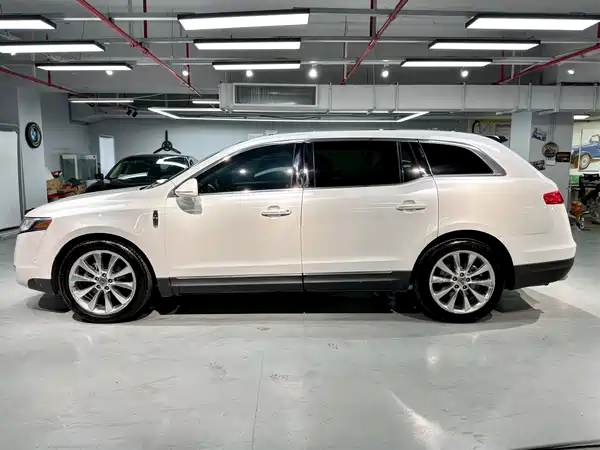 Lincoln MKT 2010