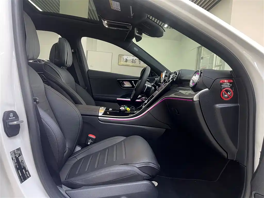 Mercedes-Benz C-Class 2025 — фото 16