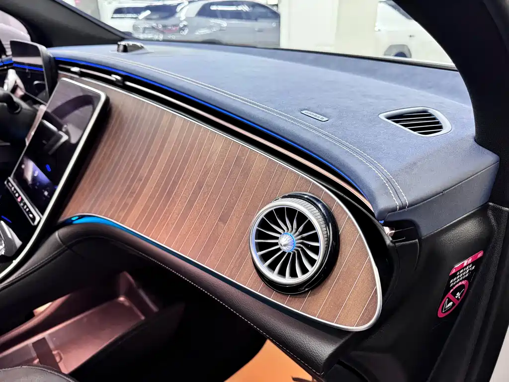 Mercedes-Benz EQE SUV 2023 — фото 9