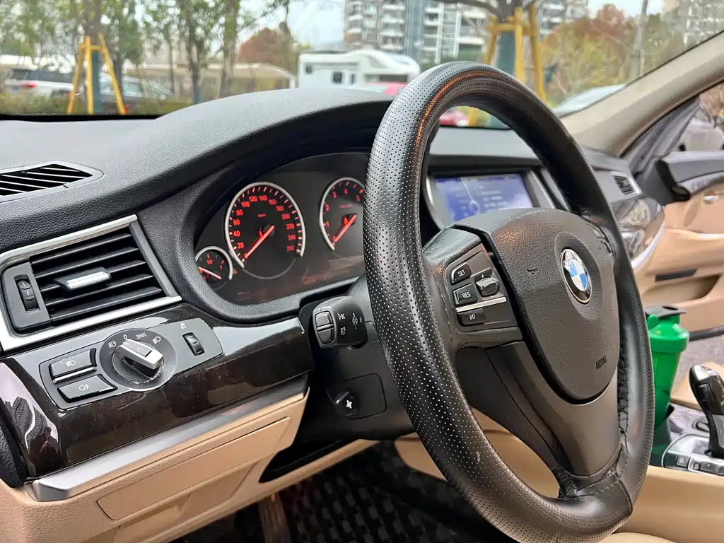 BMW 5 Series GT 2010 — фото 22