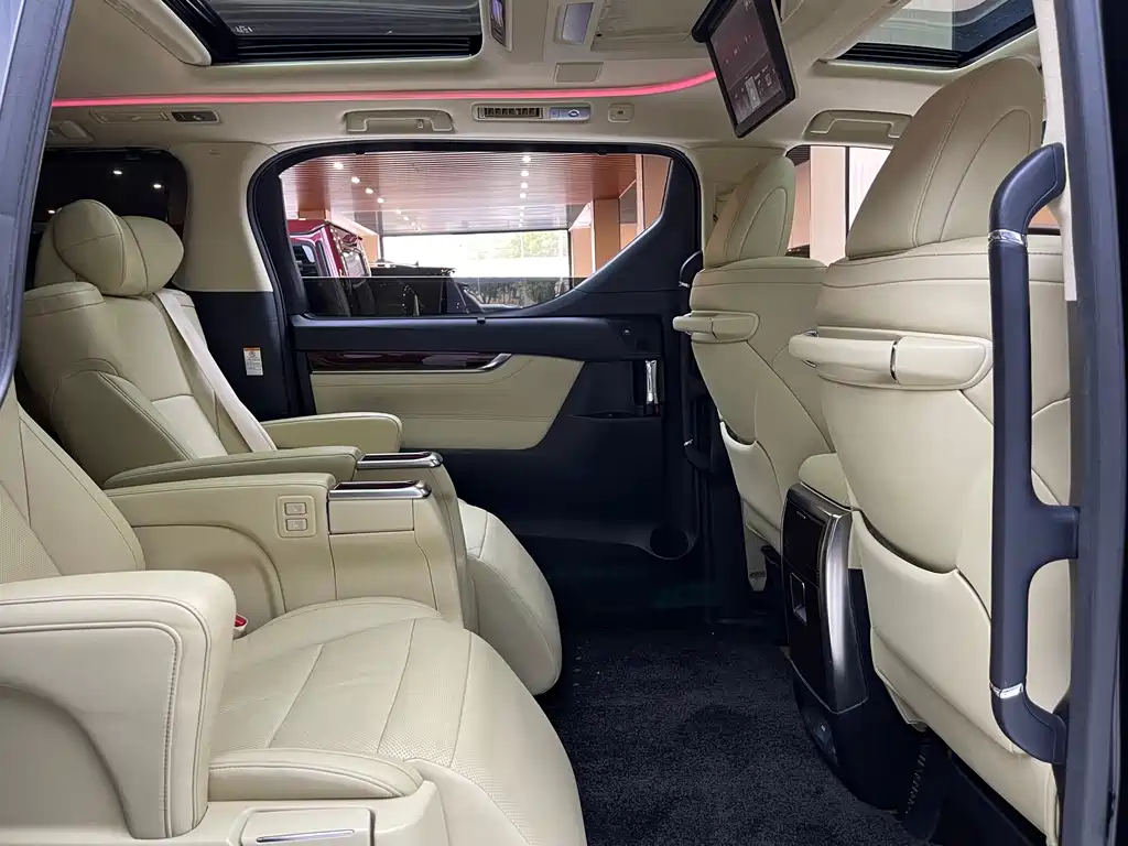 Toyota Alphard 2017 — фото 8
