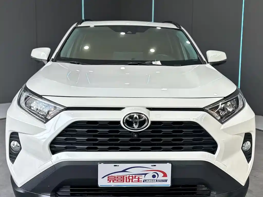 Toyota RAV4 2020 — фото 2