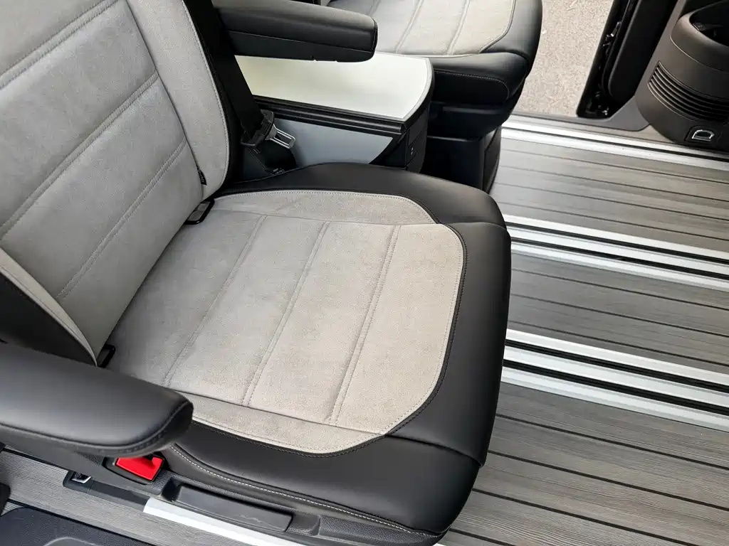Volkswagen Multivan 2019 — фото 18