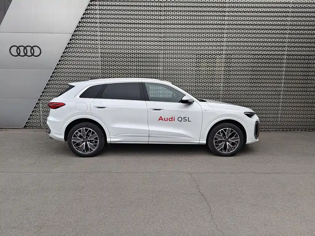 Audi Q5L 2025 — фото 3