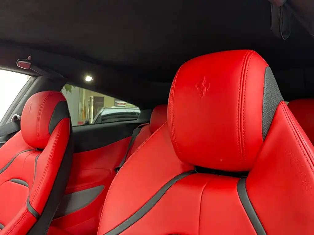 Ferrari GTC4Lusso 2019 — фото 11