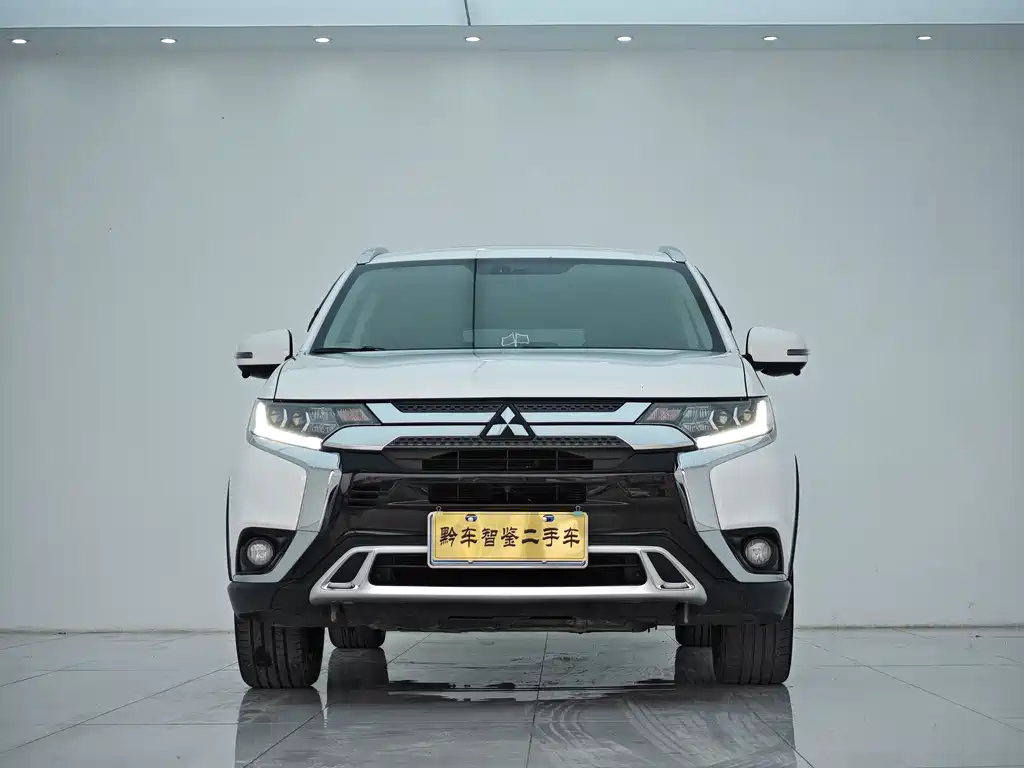 Mitsubishi Outlander 2020 — фото 2