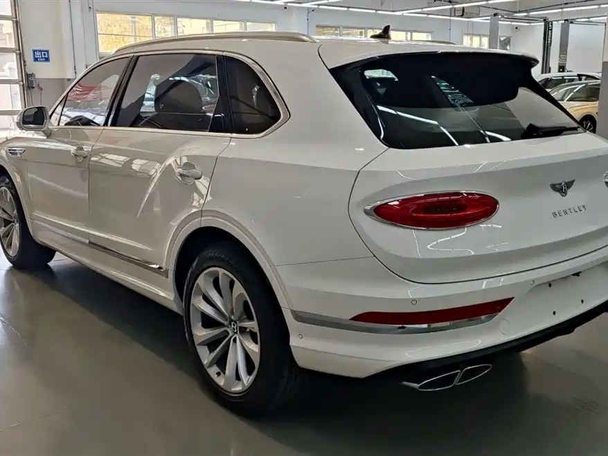 Bentley Bentayga 2025 — фото 3