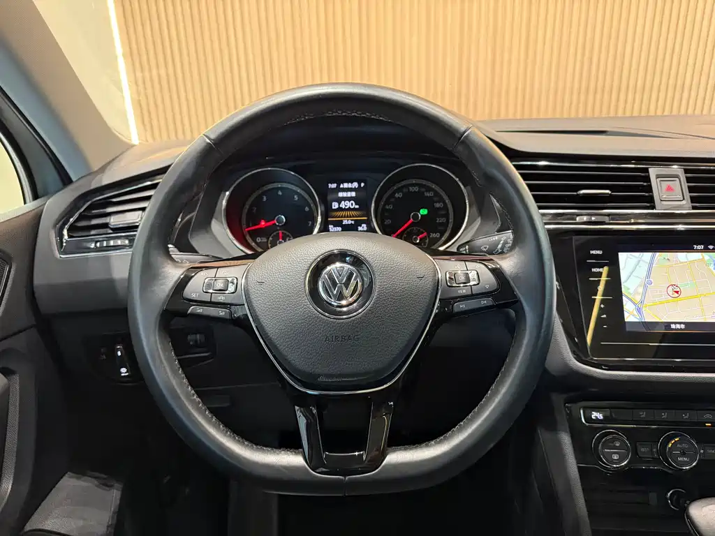 Volkswagen Tiguan L 2020 — фото 8
