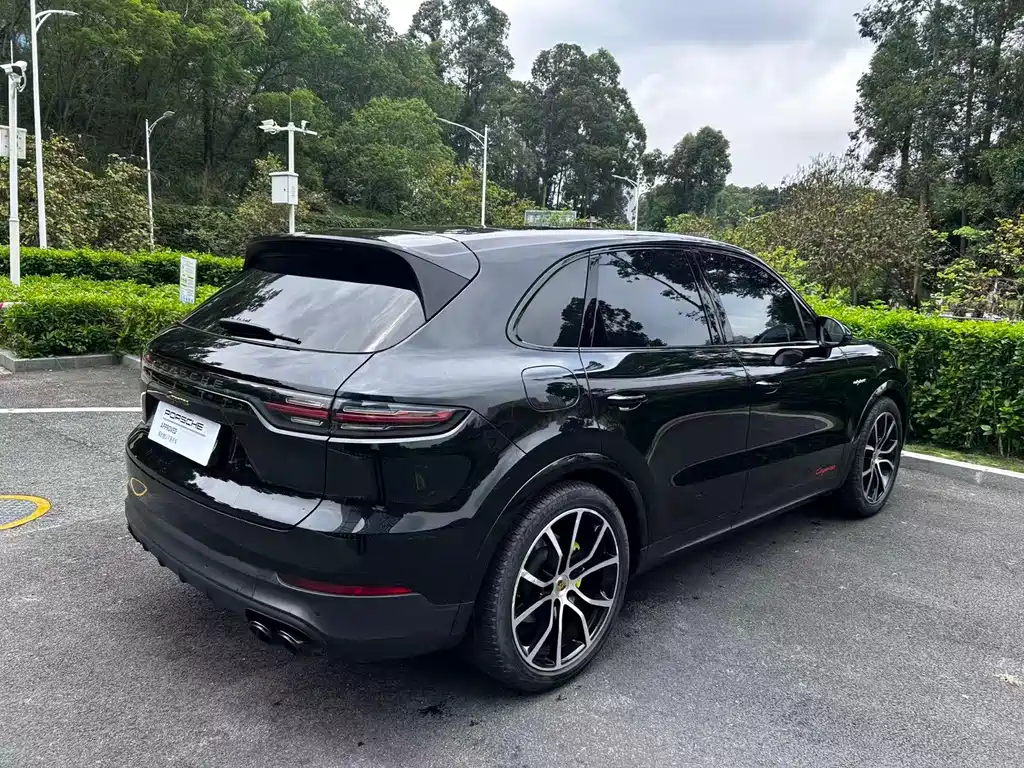 Porsche Cayenne Hybrid 2023 — фото 11