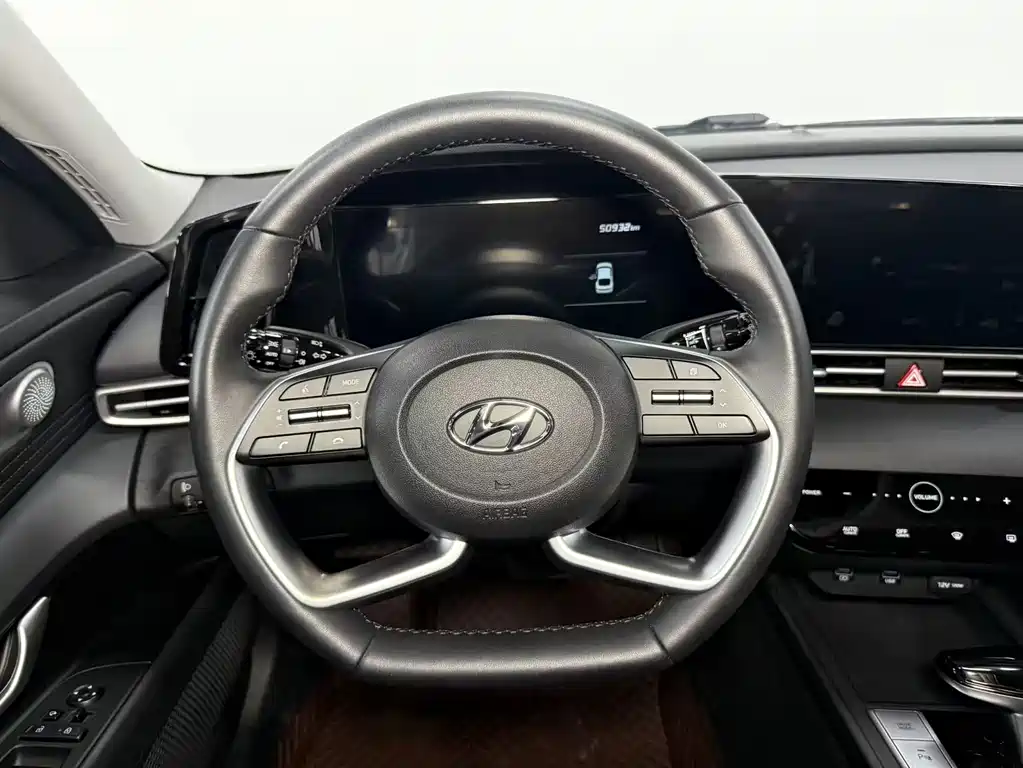 Hyundai Elantra 2023 — фото 14