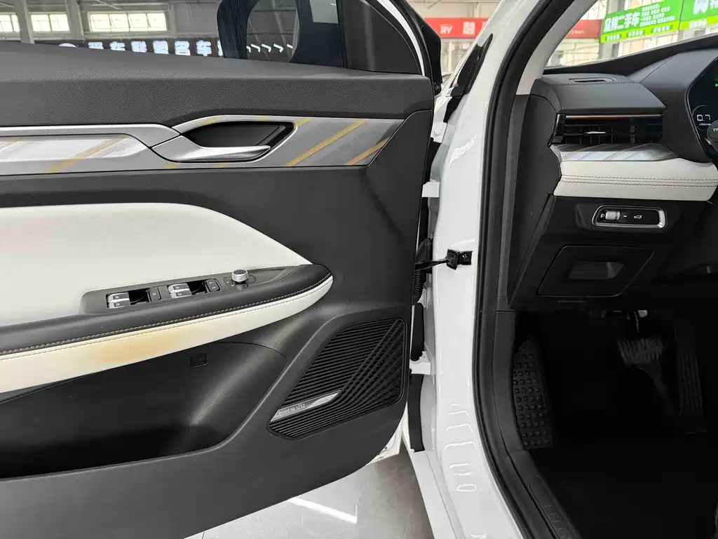 Geely Emgrand L 2022 — фото 9