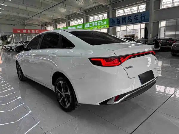 Geely Emgrand L 2022