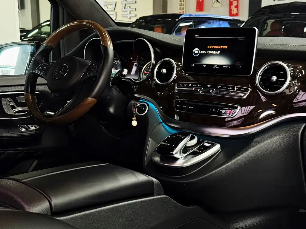 Mercedes-Benz V-Class 2020 — фото 4