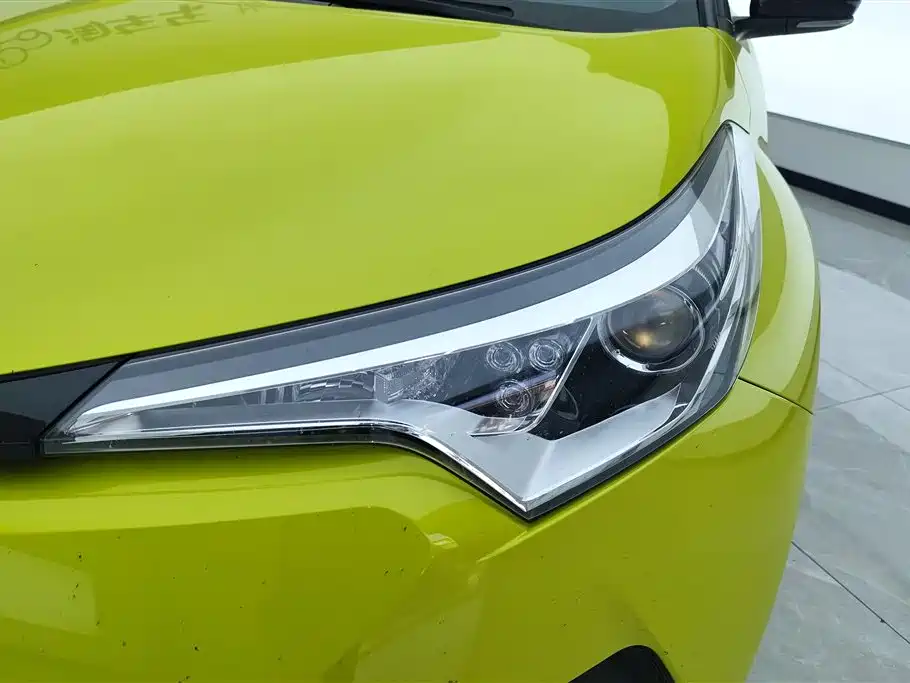 Toyota C-HR 2019 — фото 5