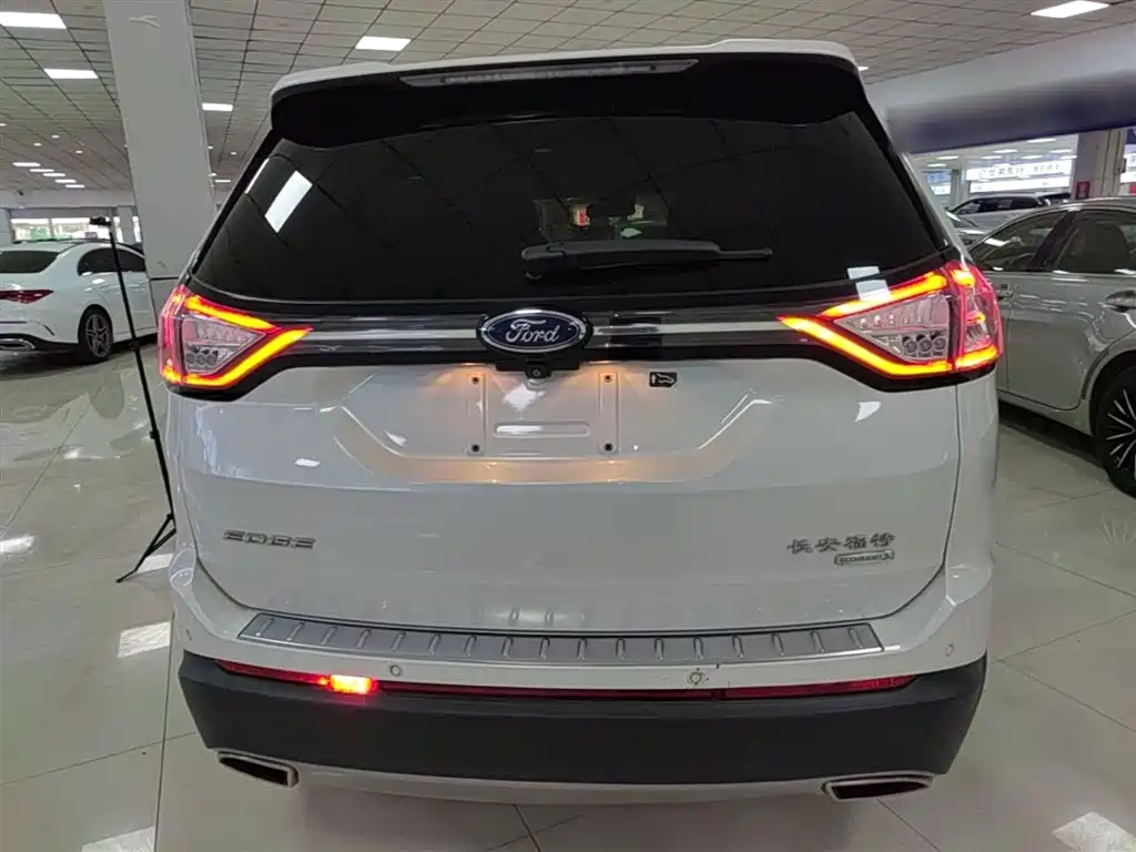 Ford Edge 2020 — фото 6