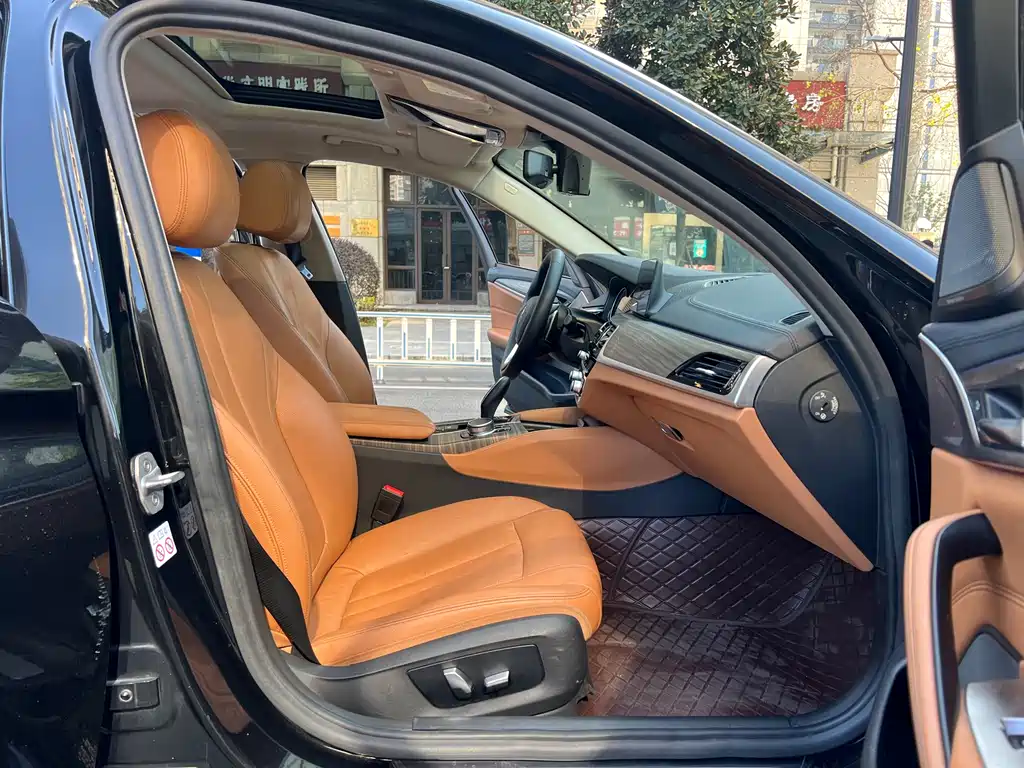 BMW 5 Series 2018 — фото 13