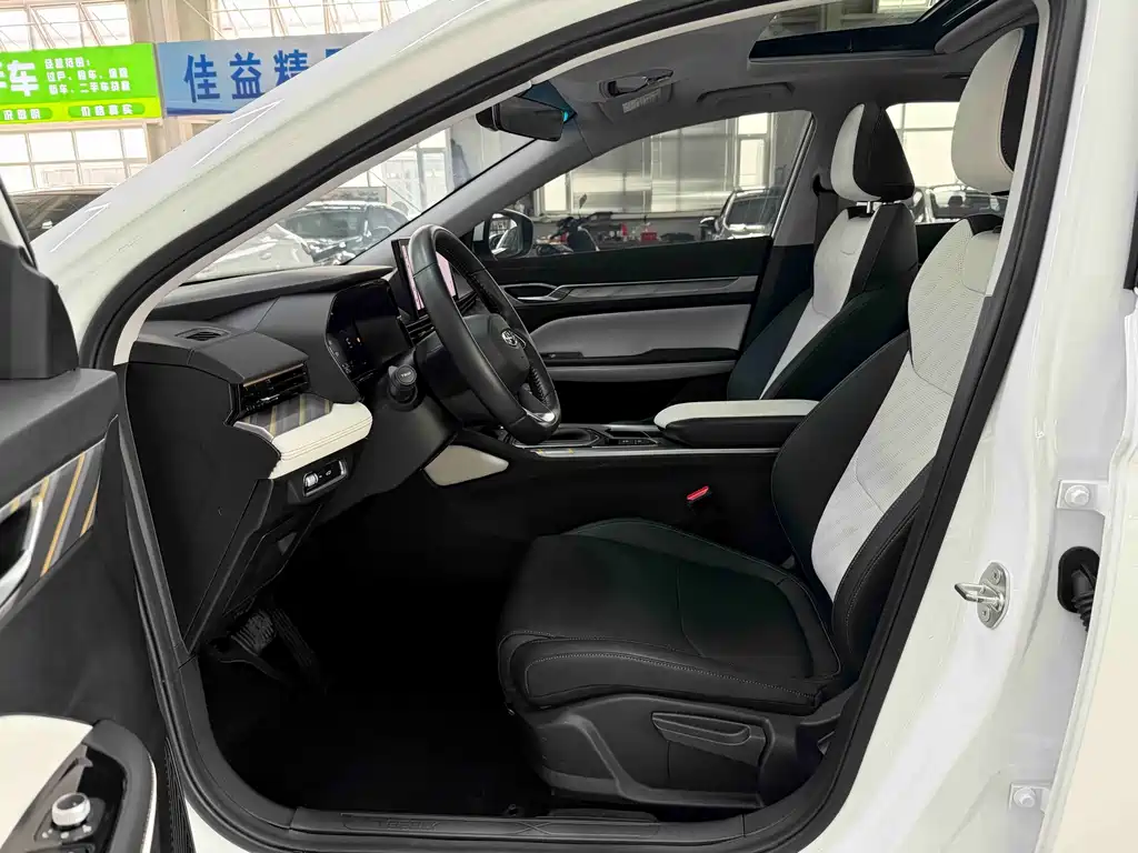 Geely Emgrand L 2022 — фото 8