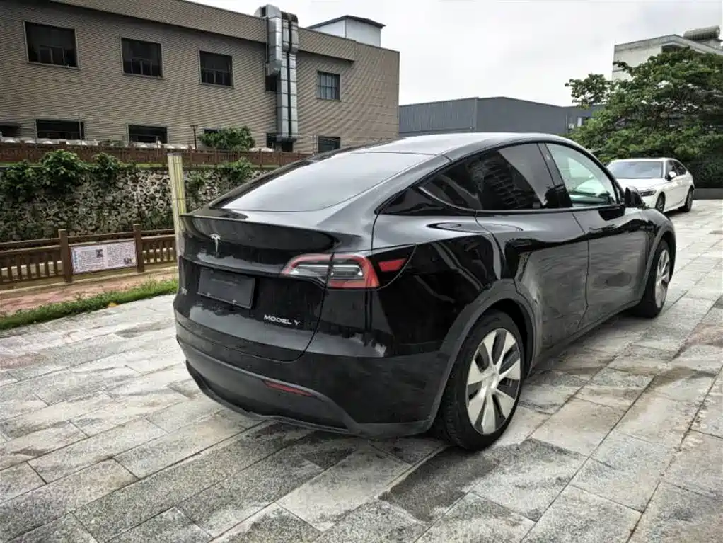Tesla Model Y 2023 — фото 7