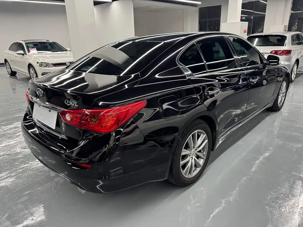 Infiniti Q50L 2017 — фото 11