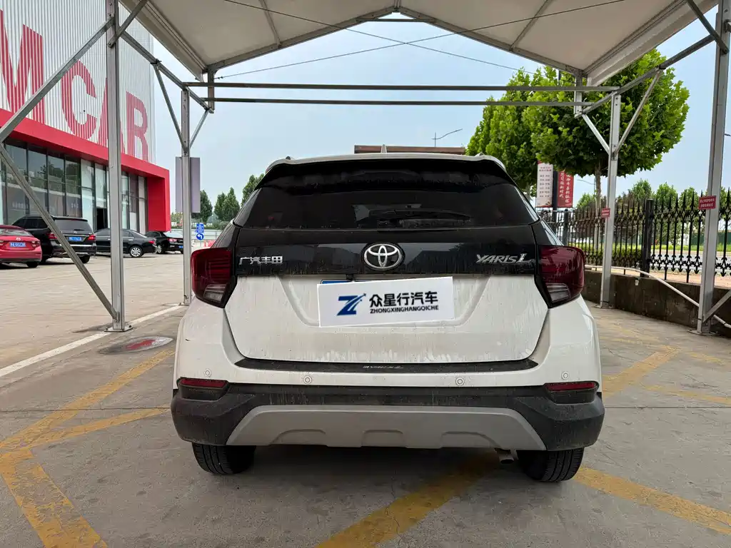 Toyota Yaris L 2022 — фото 9