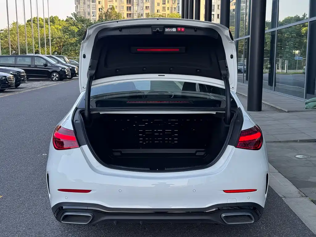 Mercedes-Benz C-Class 2025