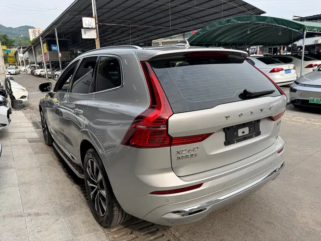 Volvo XC60 2022 — фото 13