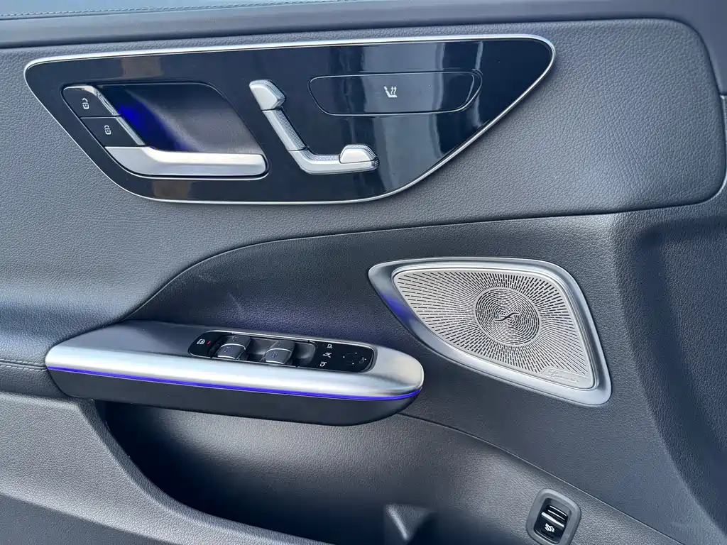 Mercedes-Benz C-Class 2025 — фото 13