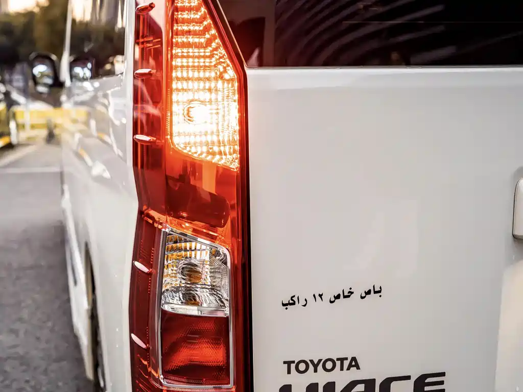 Toyota Hiace — фото 6