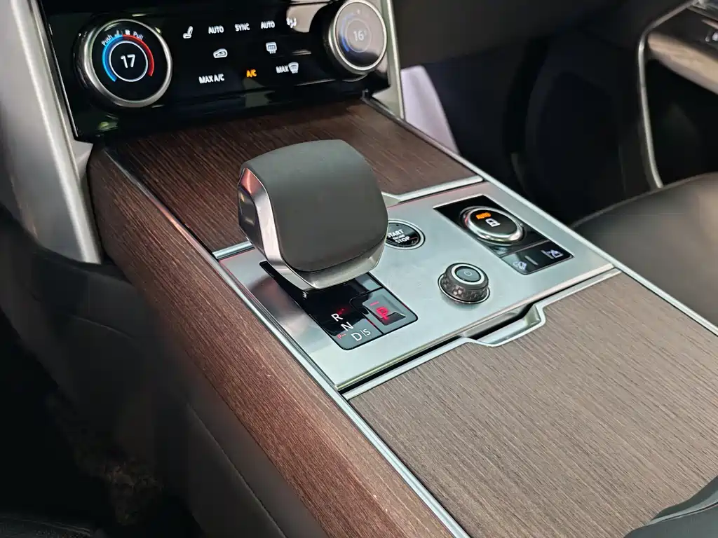 Land Rover Range Rover 2023 — фото 16
