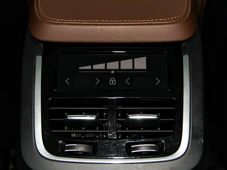 Volvo XC90 2023 — фото 21