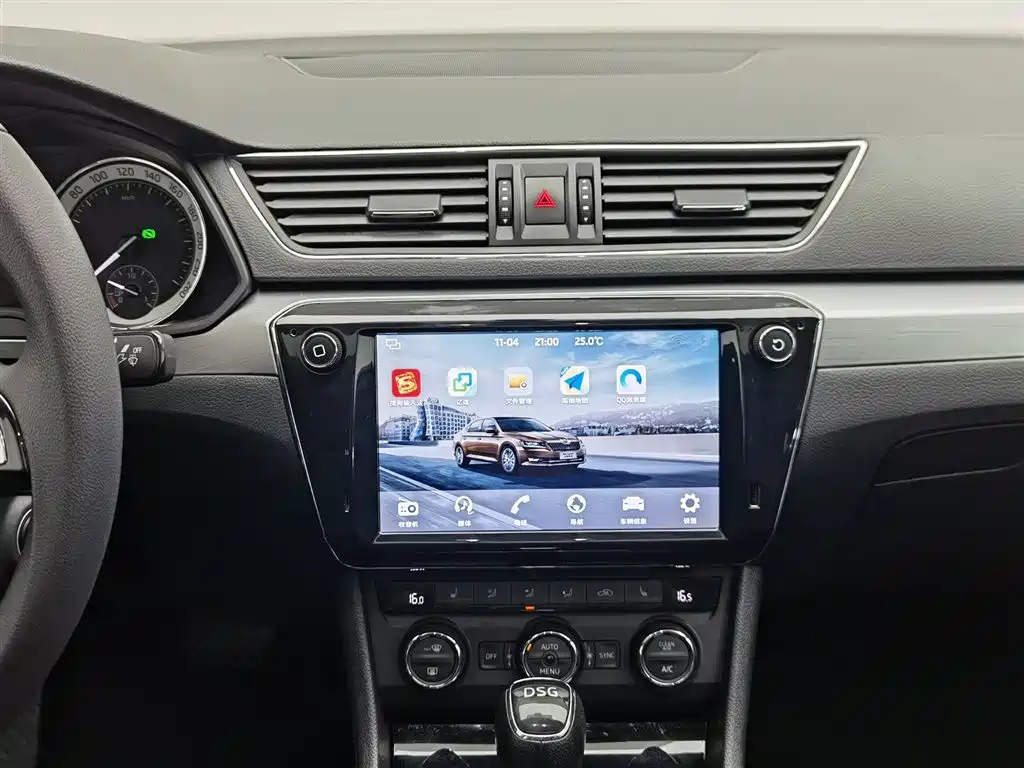 Skoda Superb 2017 — фото 12