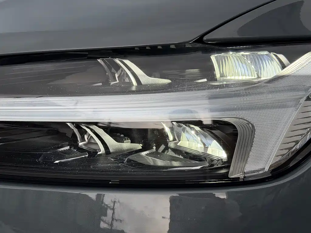 Volvo XC60 2022 — фото 14