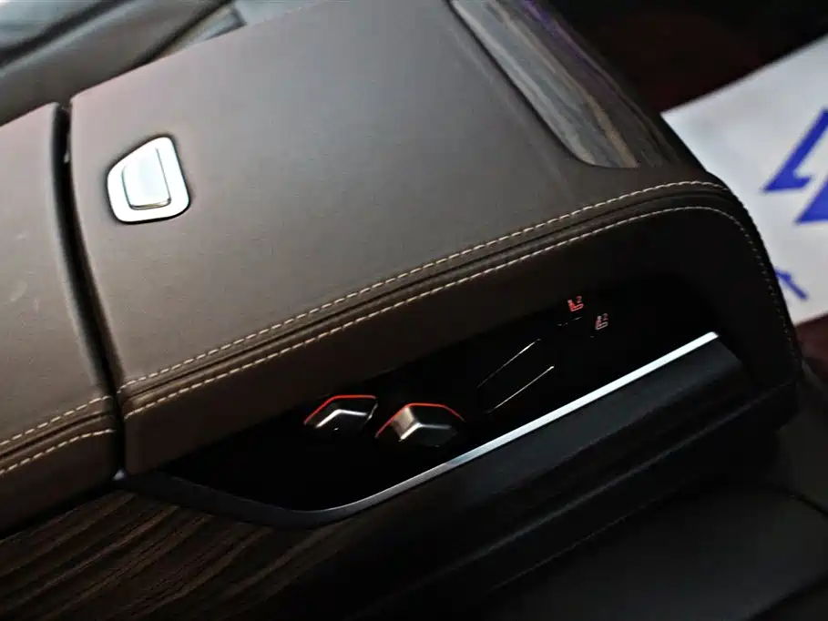 BMW 5 Series 2018 — фото 12